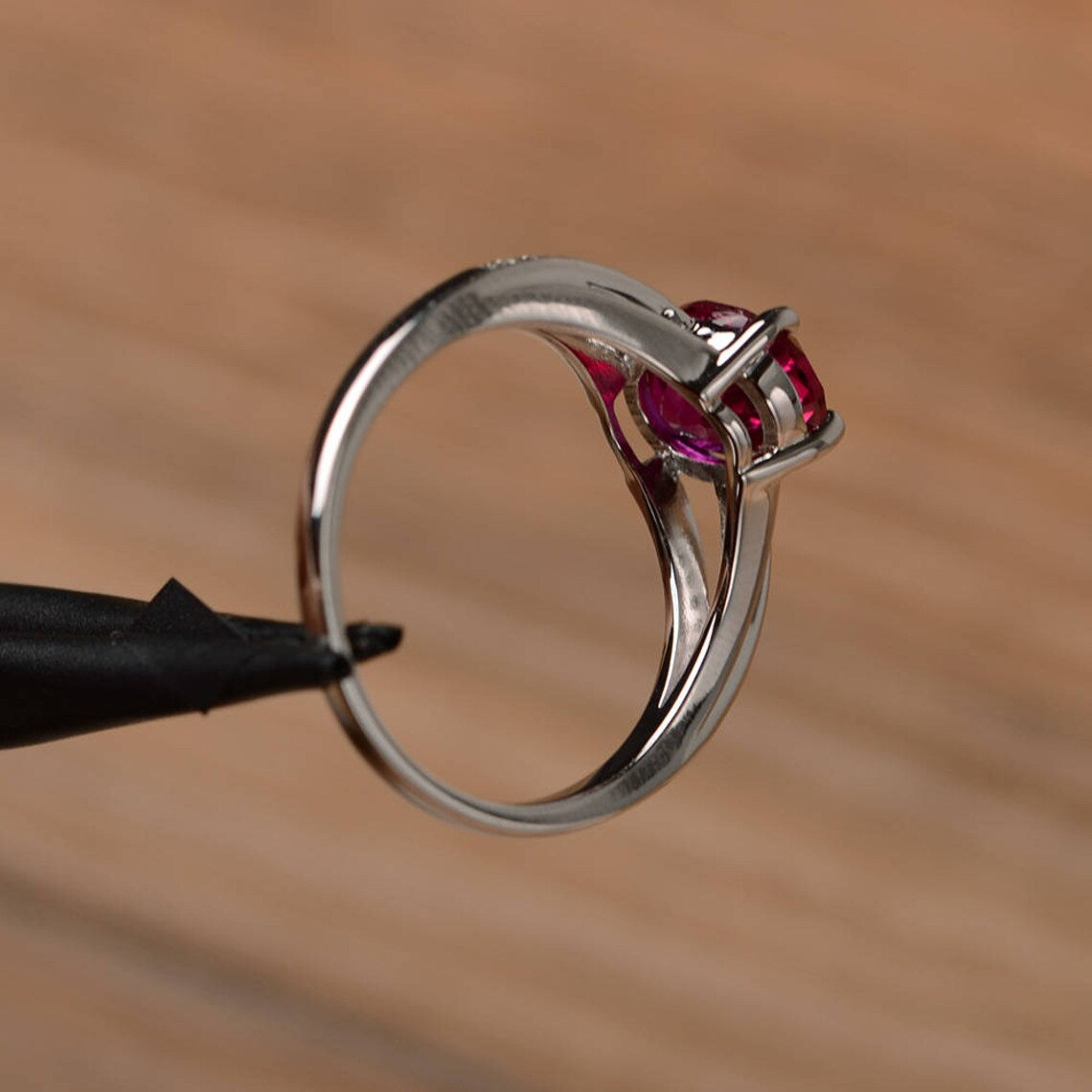 Bagues de promesse en rubis ovales créées en laboratoire - Bague en argent sterling 925