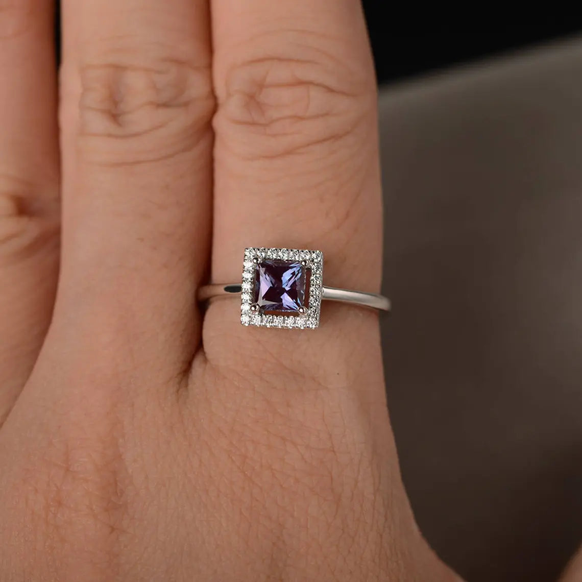 Lab Princess Cut Alexandrite Halo Ring - Bague en argent sterling massif 925