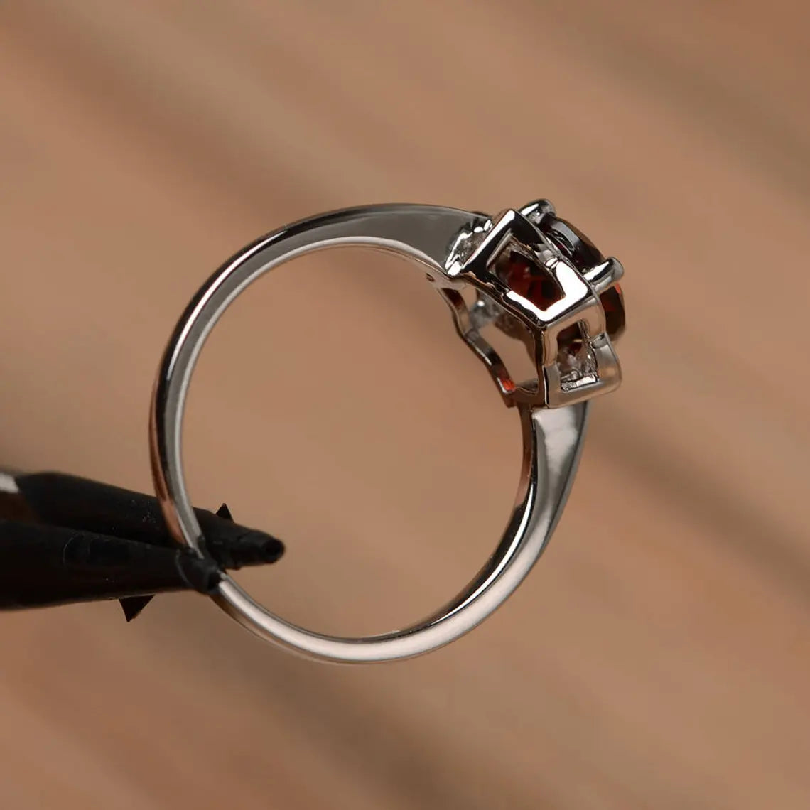 Natürlicher Granat-Halo-Ring im Rundschliff – Ring aus 925er Sterlingsilber – Verlobungsring