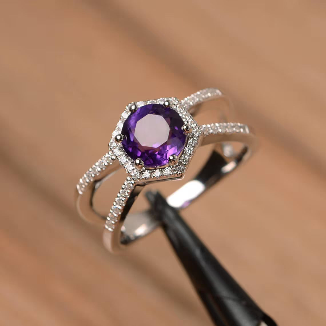 Natürlicher Amethyst-Ehering im Rundschliff – Ring aus 925er Sterlingsilber