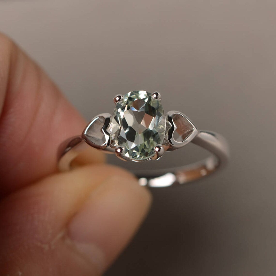 Natürlicher Solitärring mit grünem Amethyst im Ovalschliff – Ring aus 925er Sterlingsilber