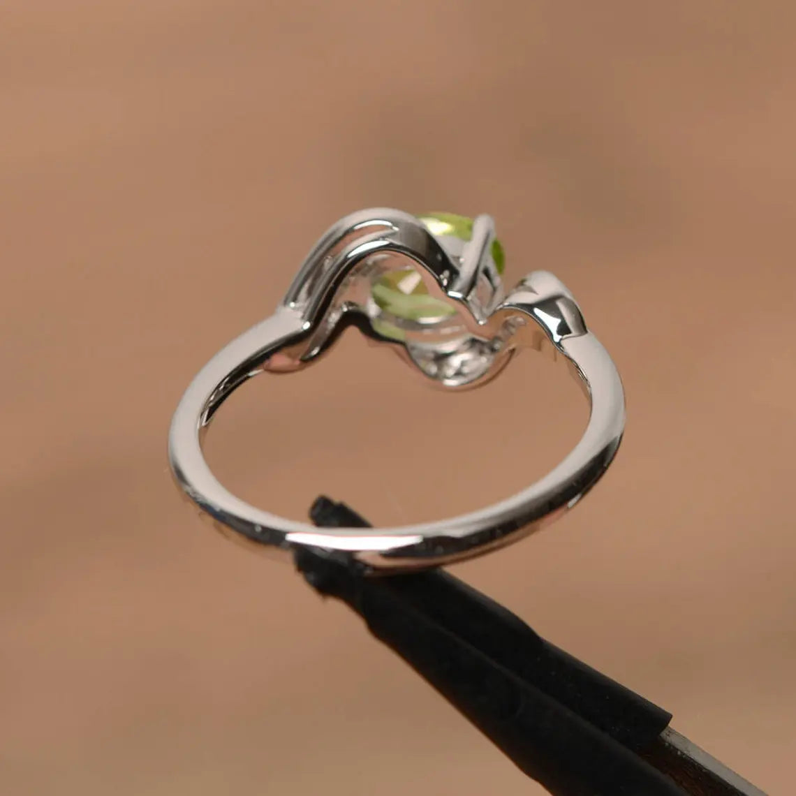 Natürlicher Peridot-Verlobungsring im Ovalschliff – Ring aus 925er Sterlingsilber