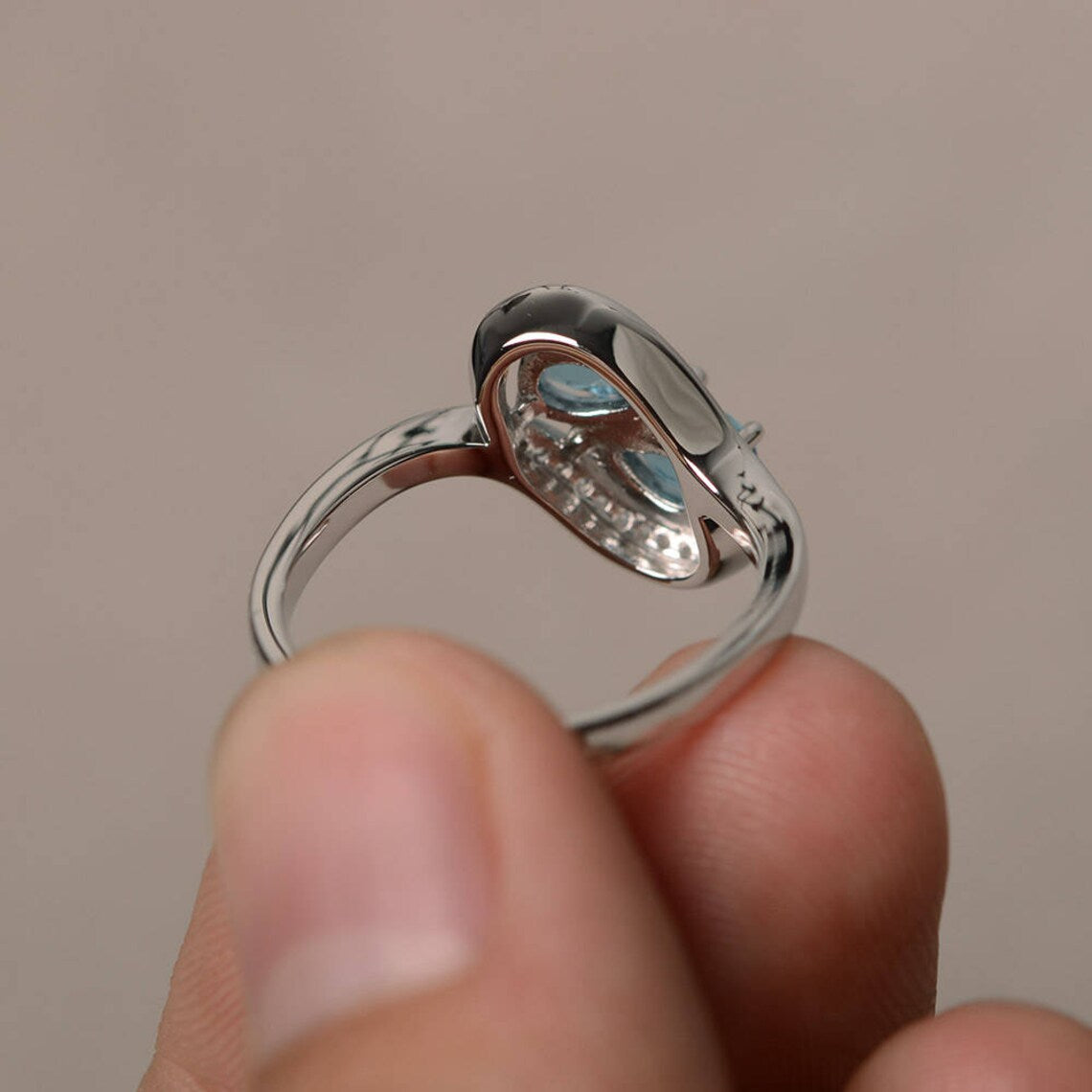 Natürlicher himmelblauer Topas-Ring mit zwei Steinen im Birnenschliff – Ring aus 925er Sterlingsilber