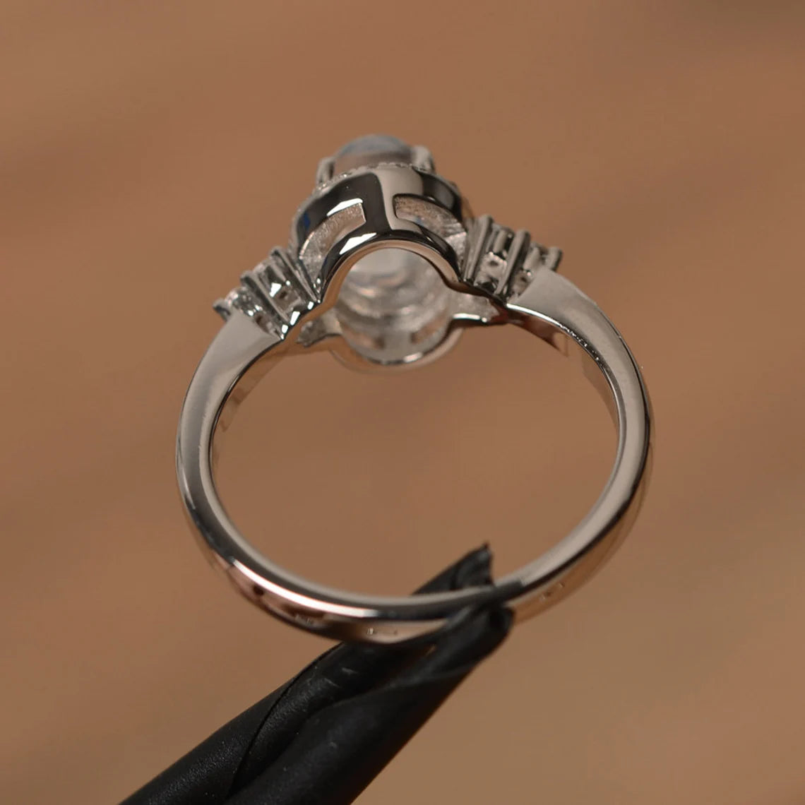 Bague halo de mariage en pierre de lune arc-en-ciel de coupe ovale naturelle - Bague en argent sterling 925