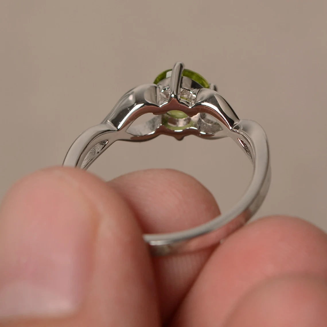 Natürlicher Peridot-Ring im Rundschliff – 925er Sterlingsilber