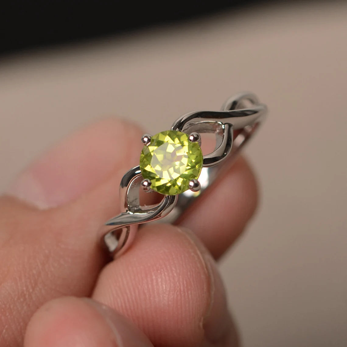 Natürlicher Peridot-Ring im Rundschliff – 925er Sterlingsilber