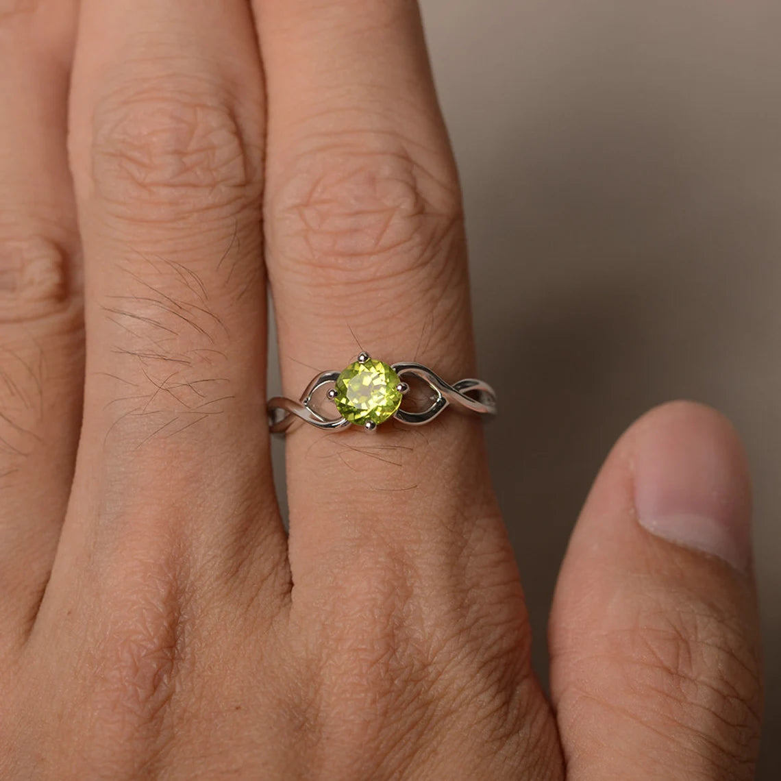 Natürlicher Peridot-Ring im Rundschliff – 925er Sterlingsilber