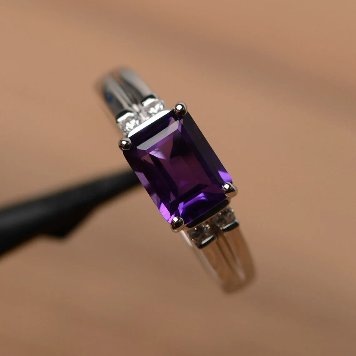 Natürlicher Amethyst-Ehering im Smaragdschliff – Ring aus 925er Sterlingsilber