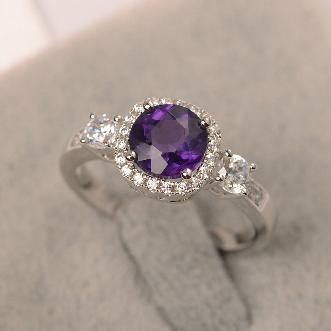 Natürlicher Amethyst-Solitärring im Rundschliff – Ring aus 925er Sterlingsilber