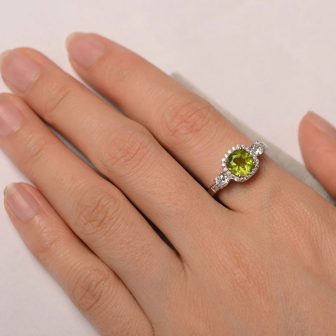 Natürlicher Peridot-Hochzeits-Halo-Ring im Rundschliff – Ring aus 925er Sterlingsilber