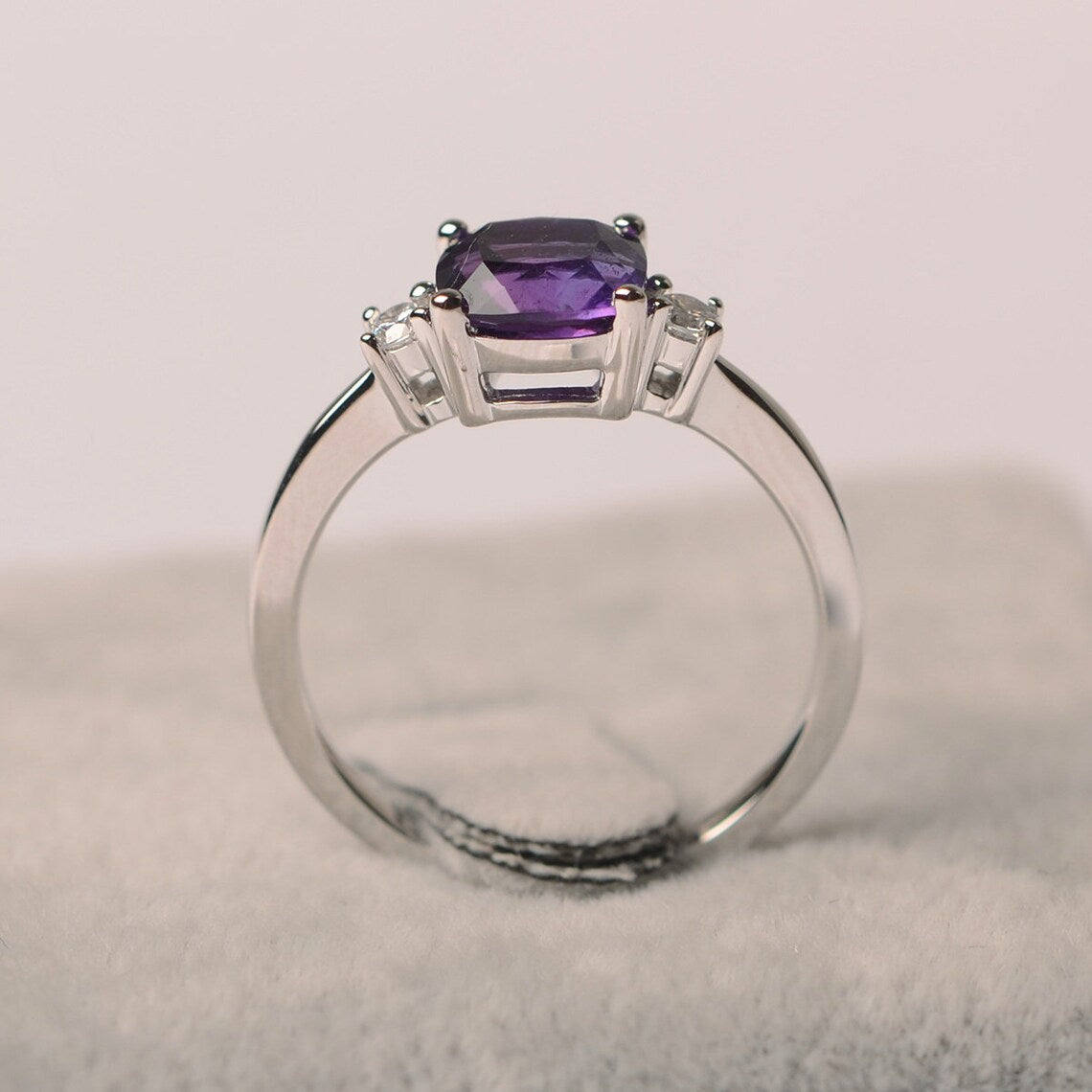 Natürlicher Amethyst-Solitärring im Kissenschliff – Ring aus 925er Sterlingsilber