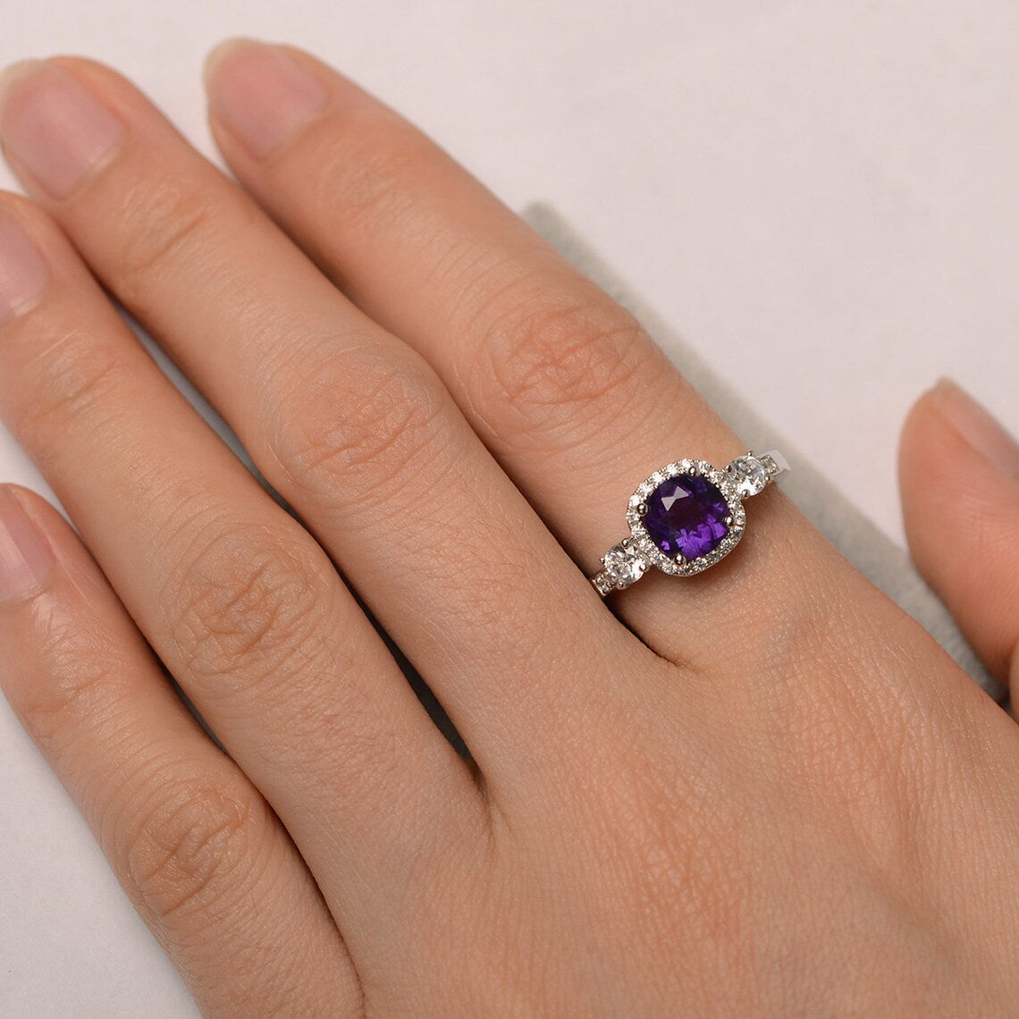 Natürlicher Amethyst-Solitärring im Rundschliff – Ring aus 925er Sterlingsilber