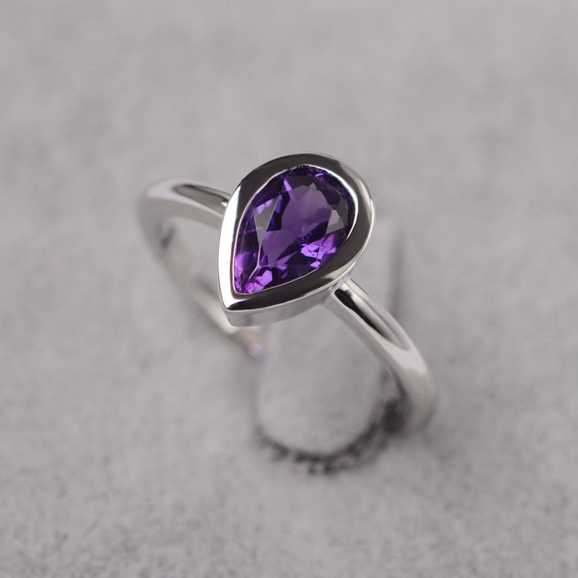 Natürlicher Amethyst-Solitärring im Birnenschliff – Ring aus 925er Sterlingsilber