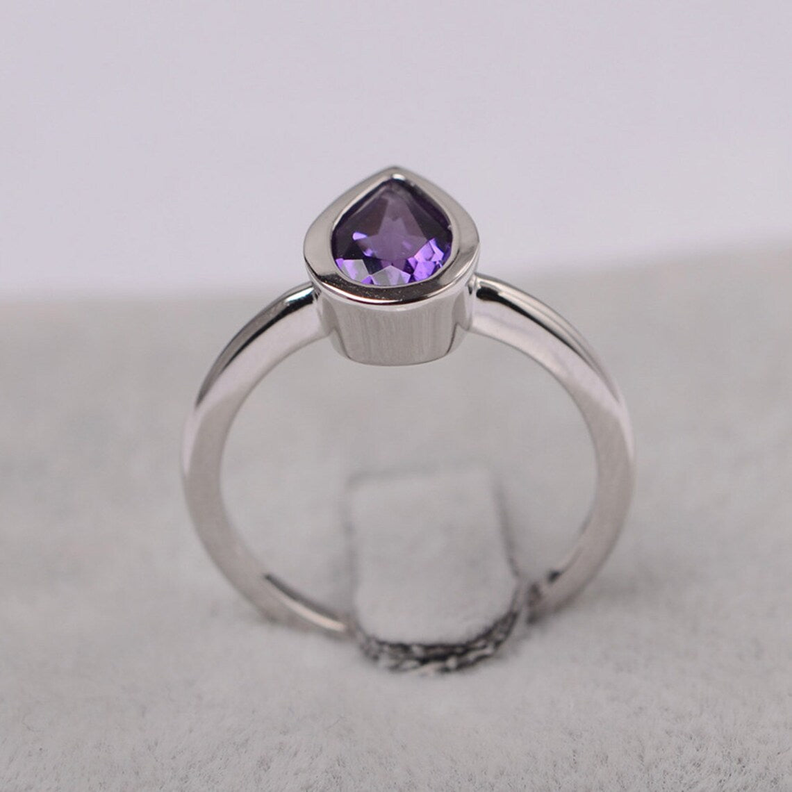 Natürlicher Amethyst-Solitärring im Birnenschliff – Ring aus 925er Sterlingsilber