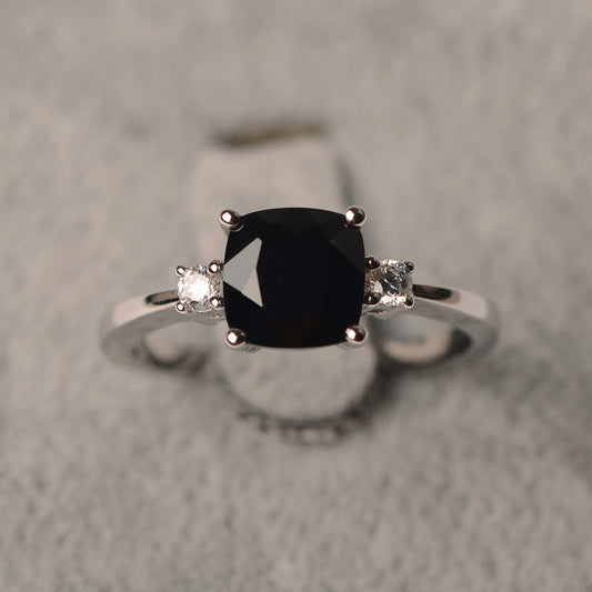 Natürlicher Solitärring aus schwarzem Onyx im Kissenschliff – Ring aus 925er Sterlingsilber