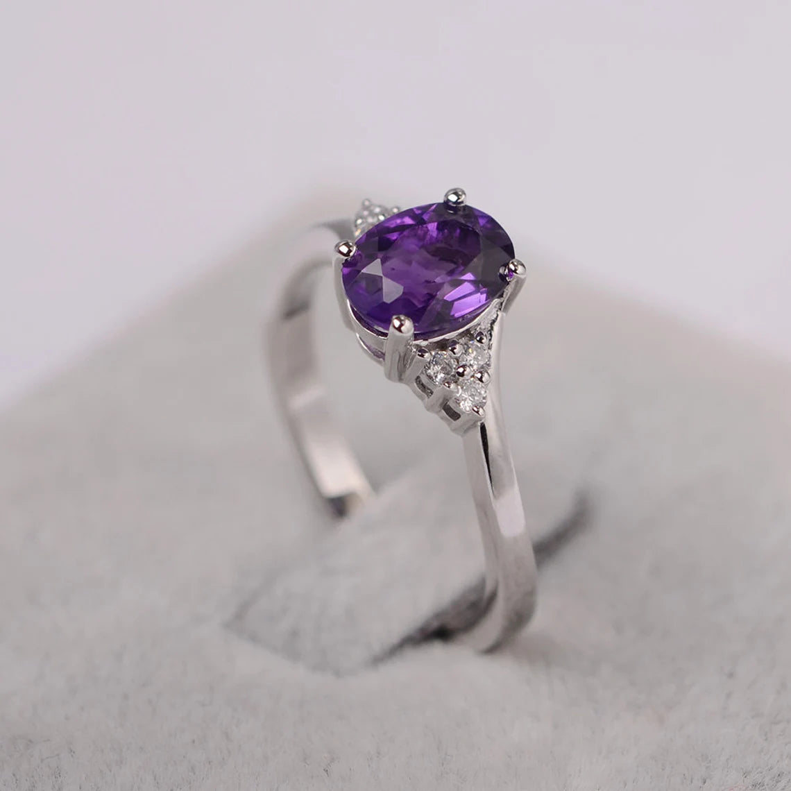 Natürlicher Amethyst-Verlobungsring im Ovalschliff – Ring aus 925er Sterlingsilber