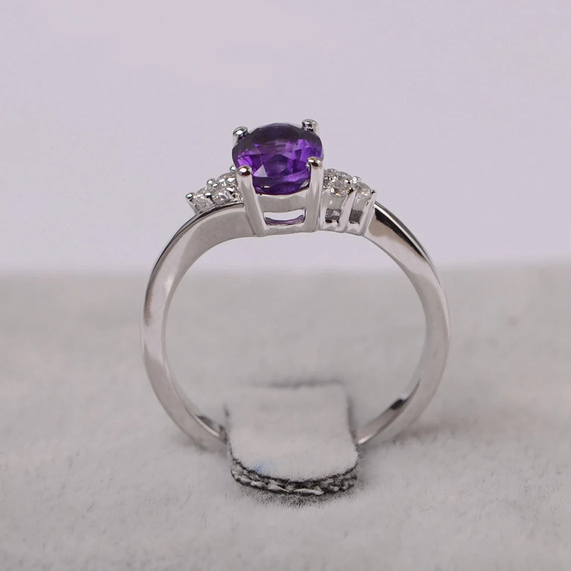 Natürlicher Amethyst-Verlobungsring im Ovalschliff – Ring aus 925er Sterlingsilber