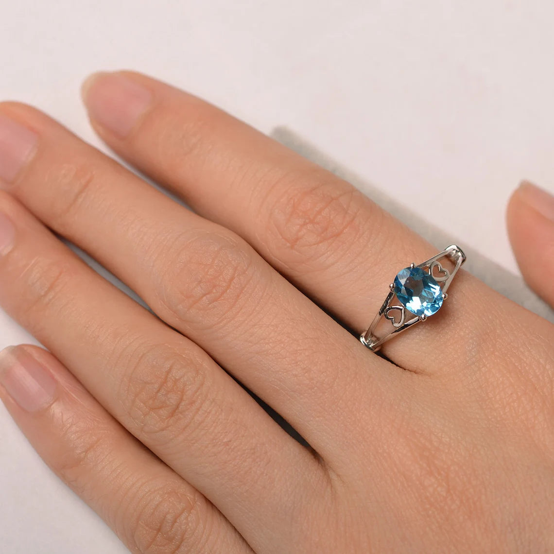 Bague solitaire topaze bleue suisse taille ovale naturelle - Bague en argent sterling 925