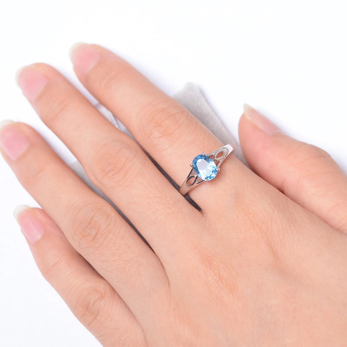 Bague solitaire topaze bleue suisse taille ovale naturelle - Bague en argent sterling 925