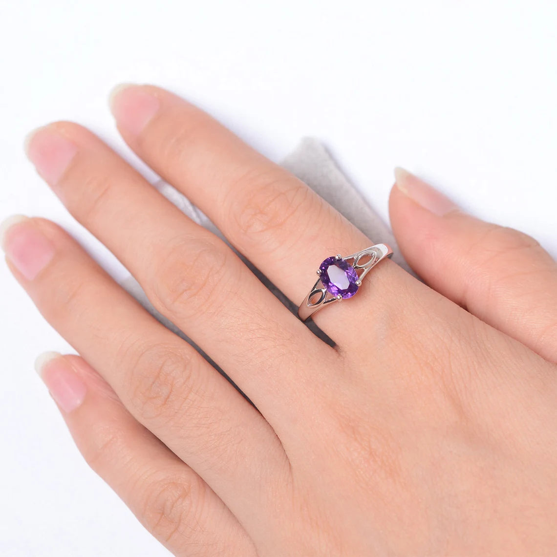 Natürlicher Amethyst-Solitärring im Ovalschliff – Ring aus 925er Sterlingsilber