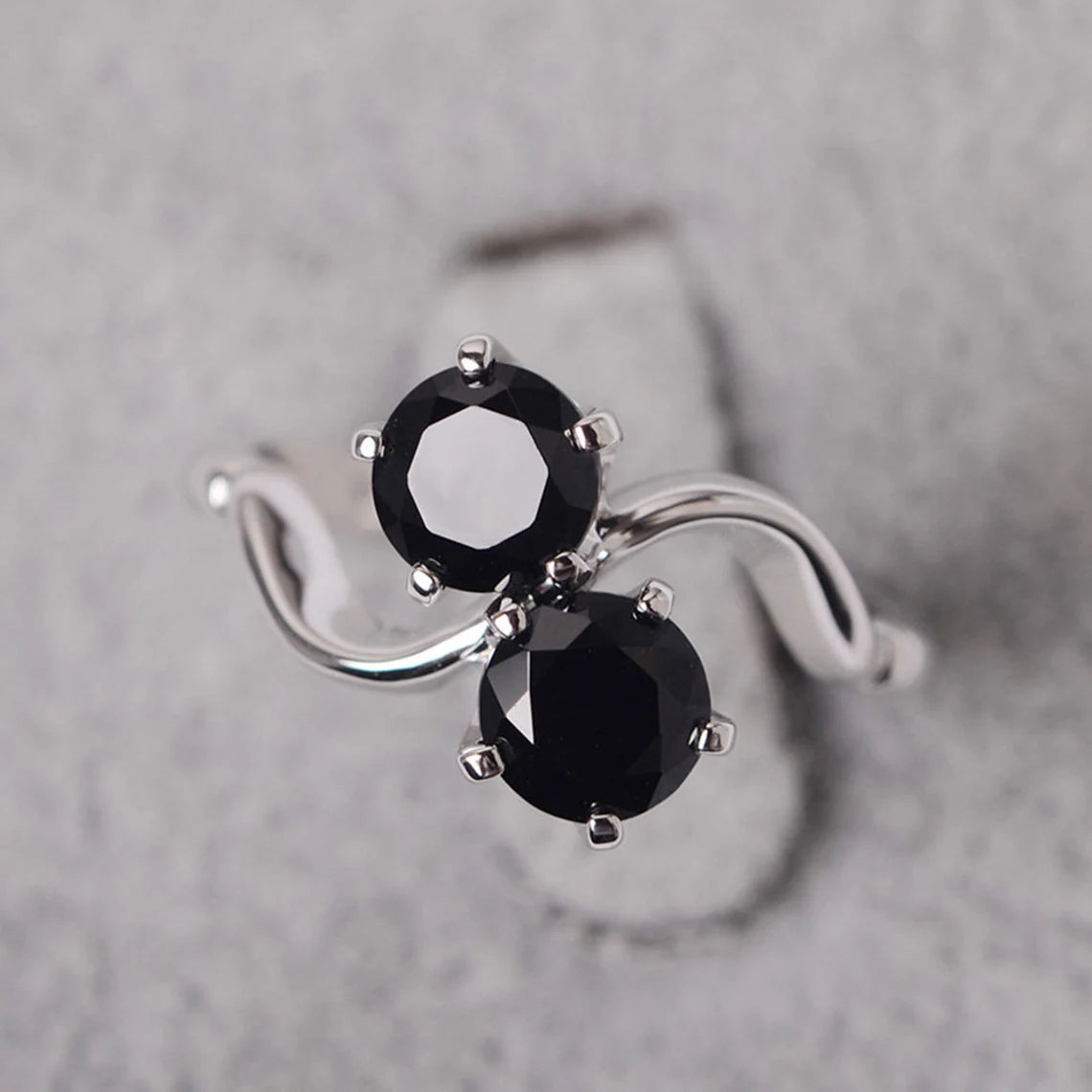 Natürlicher runder schwarzer Onyx-Verlobungsring mit zwei Steinen – Ring aus 925er Sterlingsilber