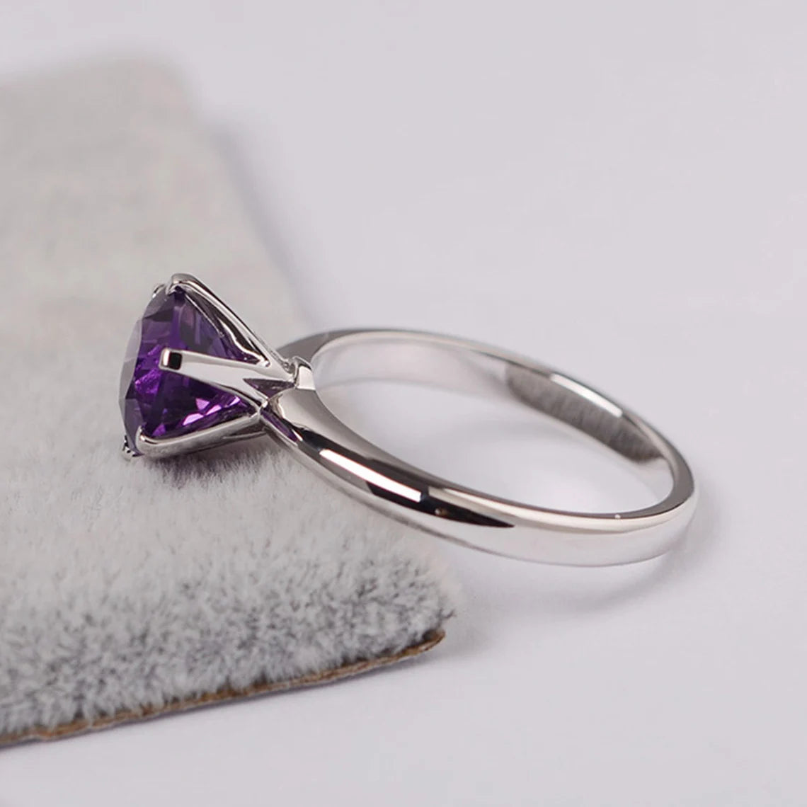 Natürlicher Amethyst-Solitärring im Rundschliff mit sechs Zinken – Ring aus 925er Sterlingsilber