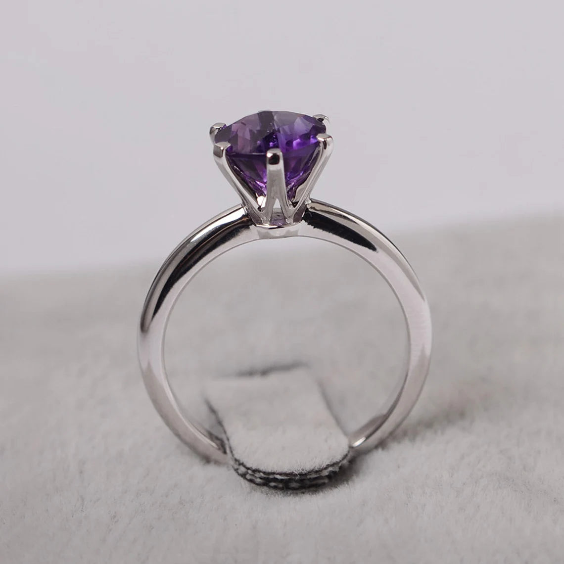 Natürlicher Amethyst-Solitärring im Rundschliff mit sechs Zinken – Ring aus 925er Sterlingsilber