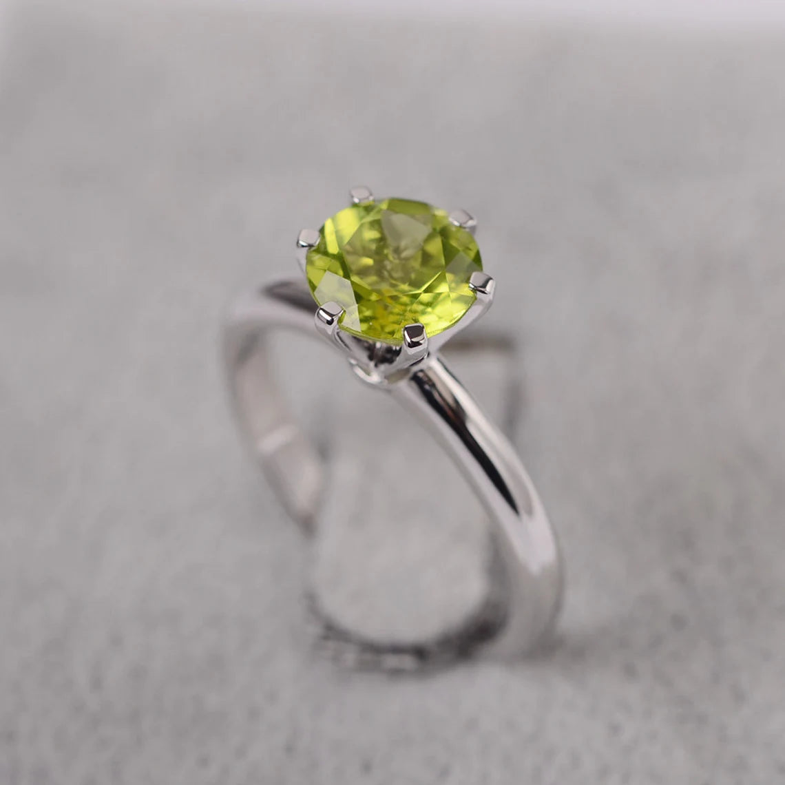 Natürlicher Peridot-Solitärring im Rundschliff – Ring aus 925er Sterlingsilber – Ringe mit sechs Krappen