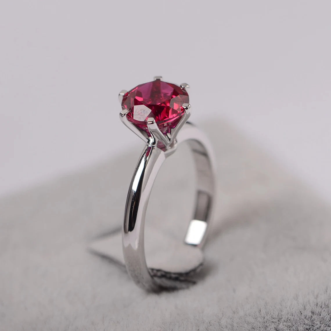 Bague solitaire rubis ronde créée en laboratoire - Bague en argent sterling 925 - Anneaux à six griffes