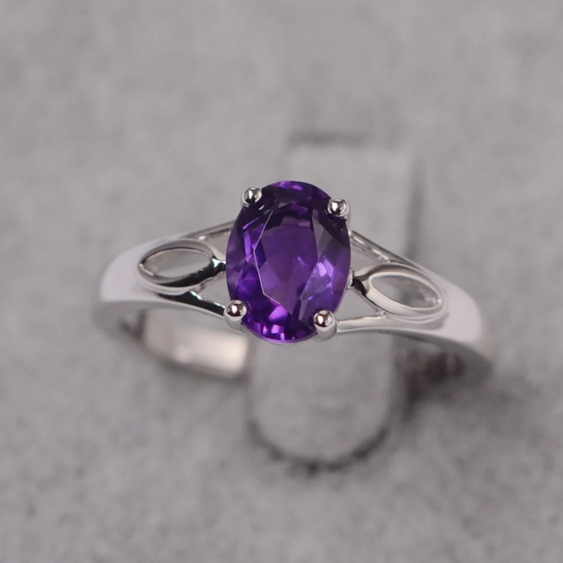 Natürlicher Amethyst-Solitärring im Ovalschliff – Ring aus 925er Sterlingsilber