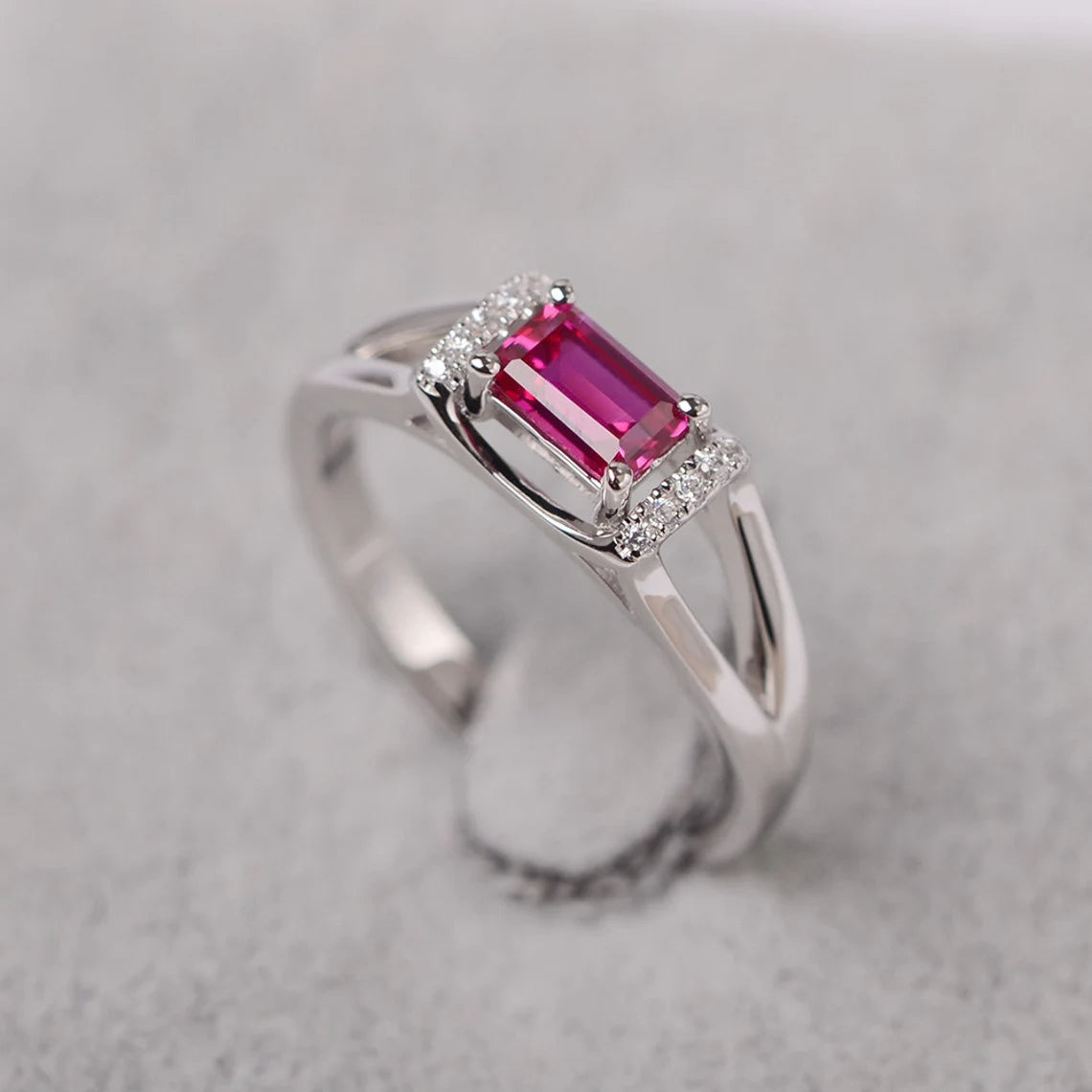 Bague de mariage en rubis taille émeraude créée en laboratoire - Bague en argent sterling 925