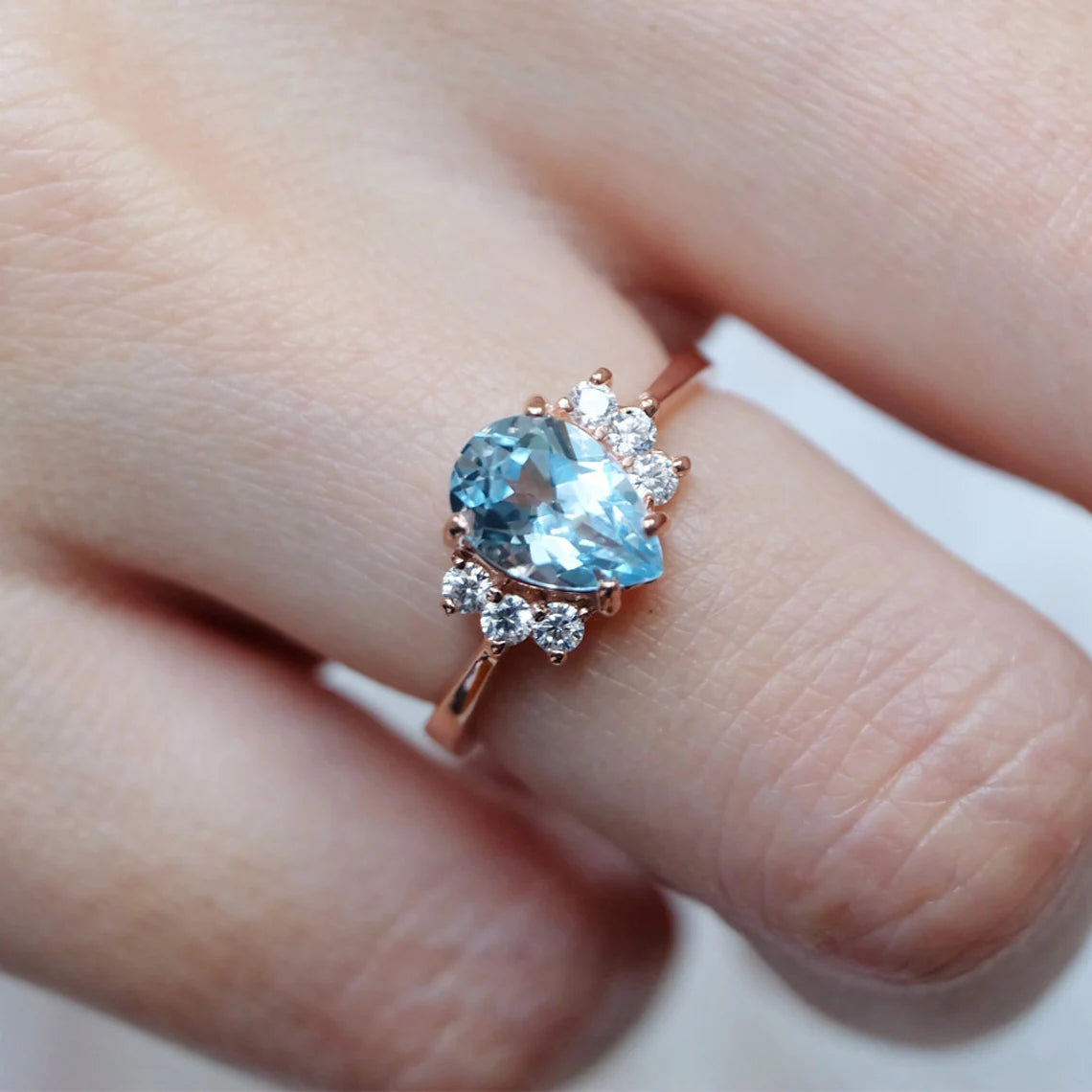 Statement-Ring mit Schweizer Blautopas – Ring aus 14-karätigem Roségold-Vermeil