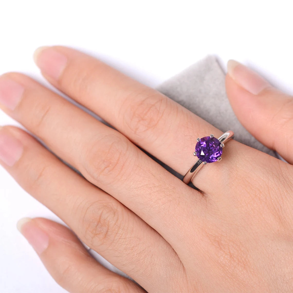 Natürlicher Amethyst-Solitärring im Rundschliff mit sechs Zinken – Ring aus 925er Sterlingsilber