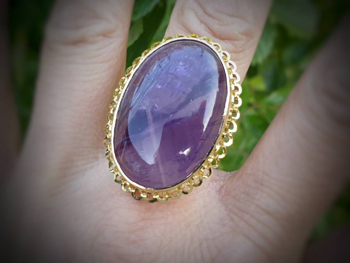 Grande bague en améthyste de coupe ovale naturelle - Bague en vermeil en or 14 carats - Bagues de cocktail en améthyste