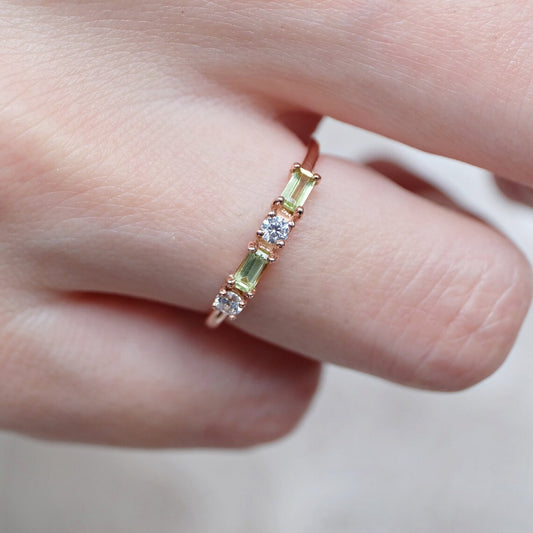 Halb-Ewigkeitsring mit Peridot-Baguetteschliff – Ring aus 14-karätigem Roségold-Vermeil