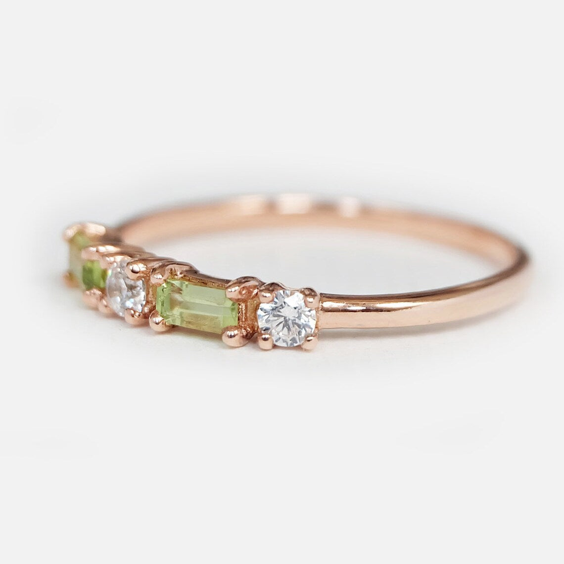 Halb-Ewigkeitsring mit Peridot-Baguetteschliff – Ring aus 14-karätigem Roségold-Vermeil