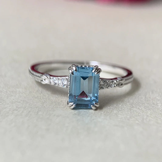 Bagues solitaire en topaze bleue suisse taille émeraude naturelle - Bague en argent sterling 925