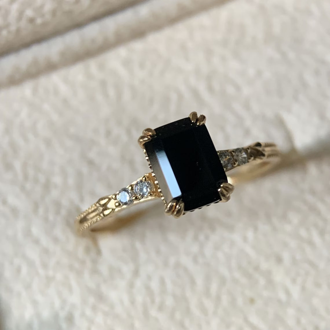 Bagues solitaire en onyx noir taille émeraude naturelle - Bague vintage en or vermeil 14 carats