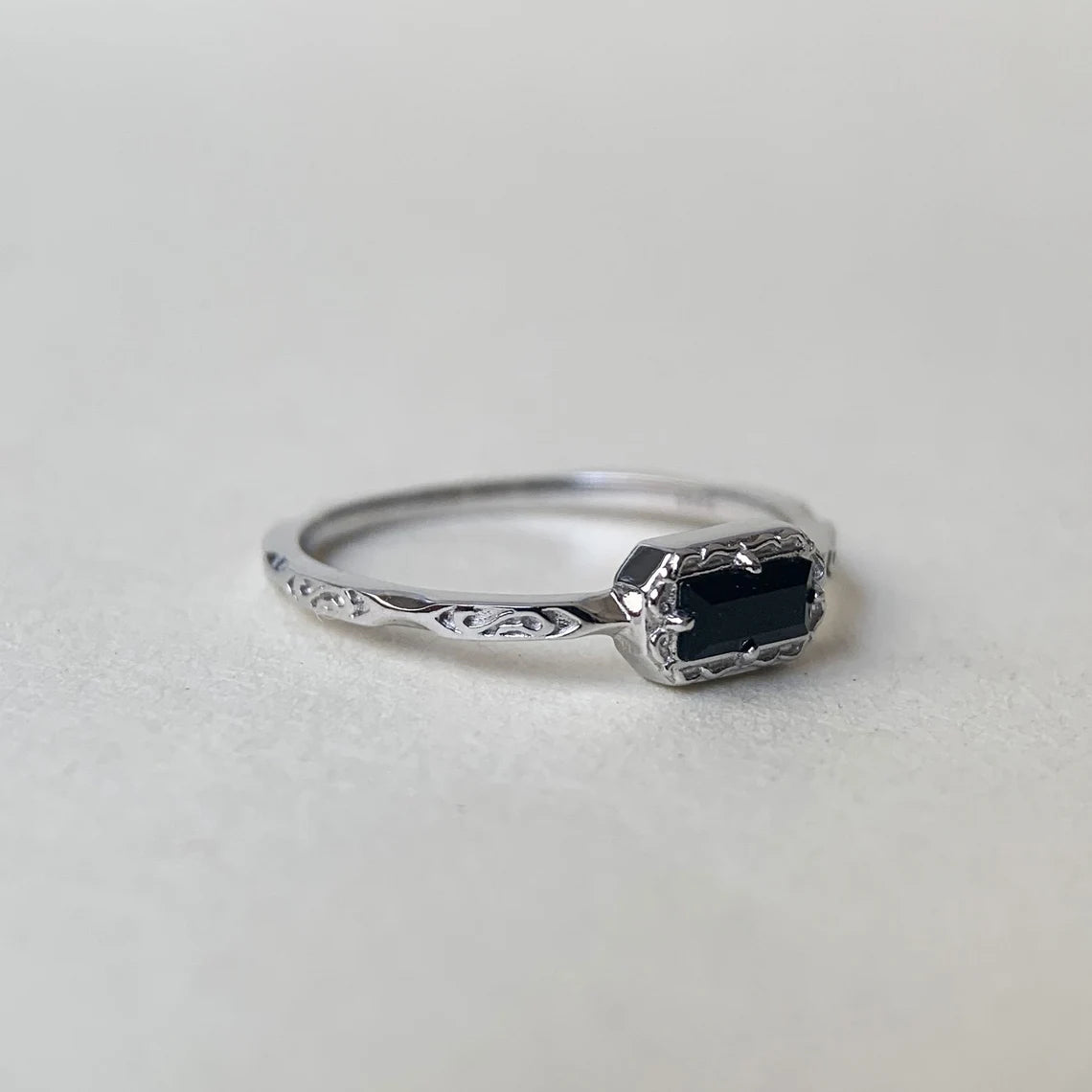 Vintage Baguette Cut Prong Set Black Onyx Minimalist Vintage Rings - 925 Sterling Silver Ring