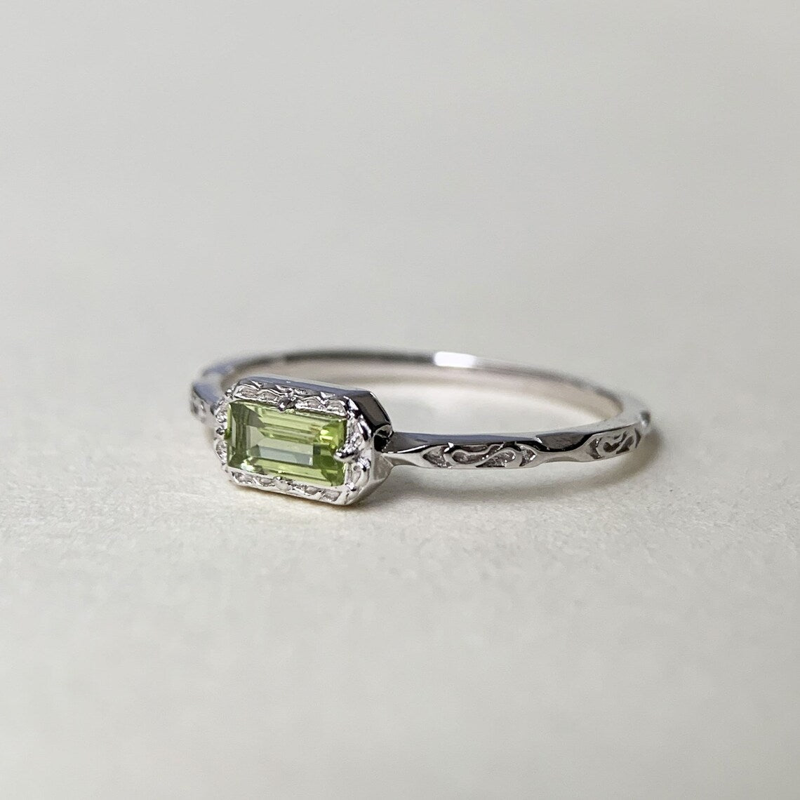 Vintage Baguette Cut Peridot Solitaire MInimalist Ring - 925 Sterling Silver Ring