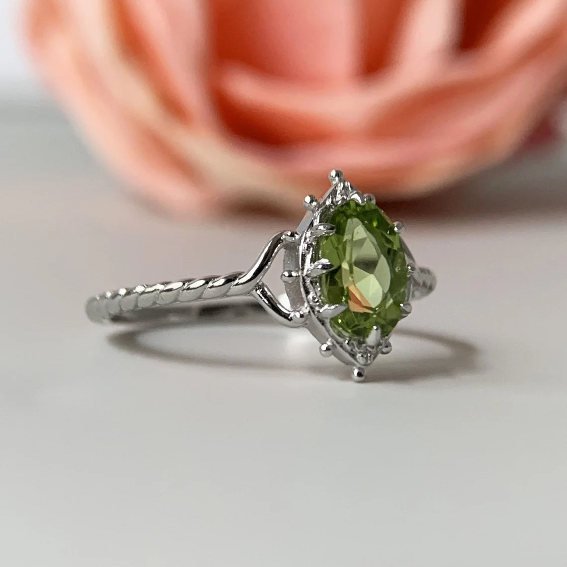 Natürlicher Peridot-Vintage-Ring im Ovalschliff – Ringe aus 925er Sterlingsilber