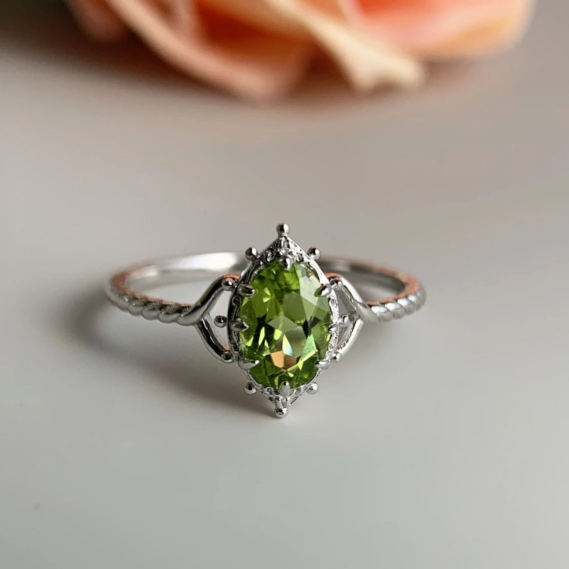 Natürlicher Peridot-Vintage-Ring im Ovalschliff – Ringe aus 925er Sterlingsilber