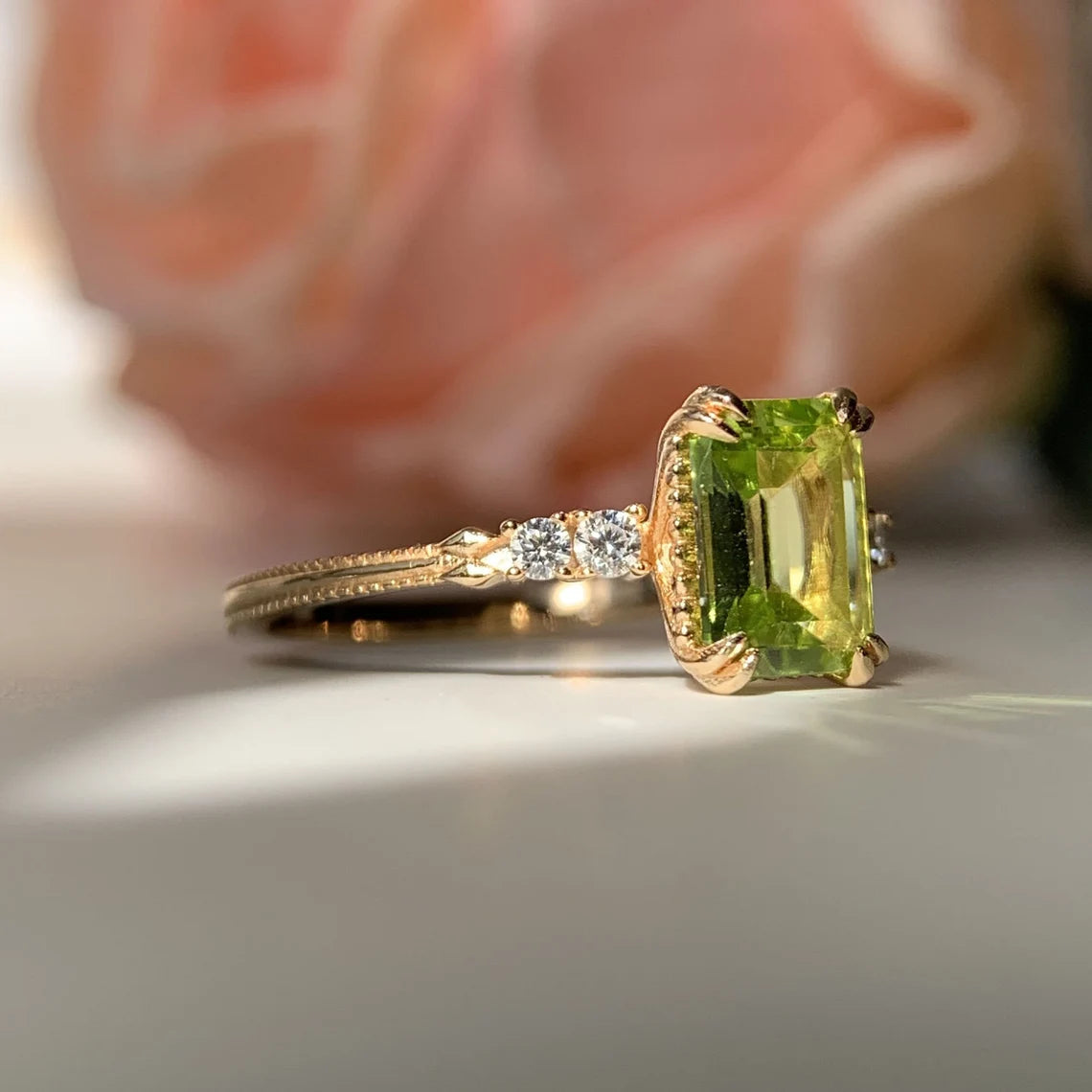 Natürlicher Peridot-Solitärring im Smaragdschliff – Ring aus 925er Sterlingsilber