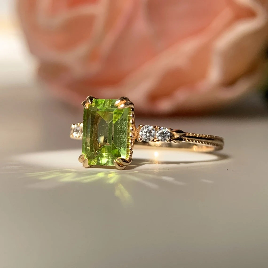 Natürlicher Peridot-Solitärring im Smaragdschliff – Ring aus 925er Sterlingsilber