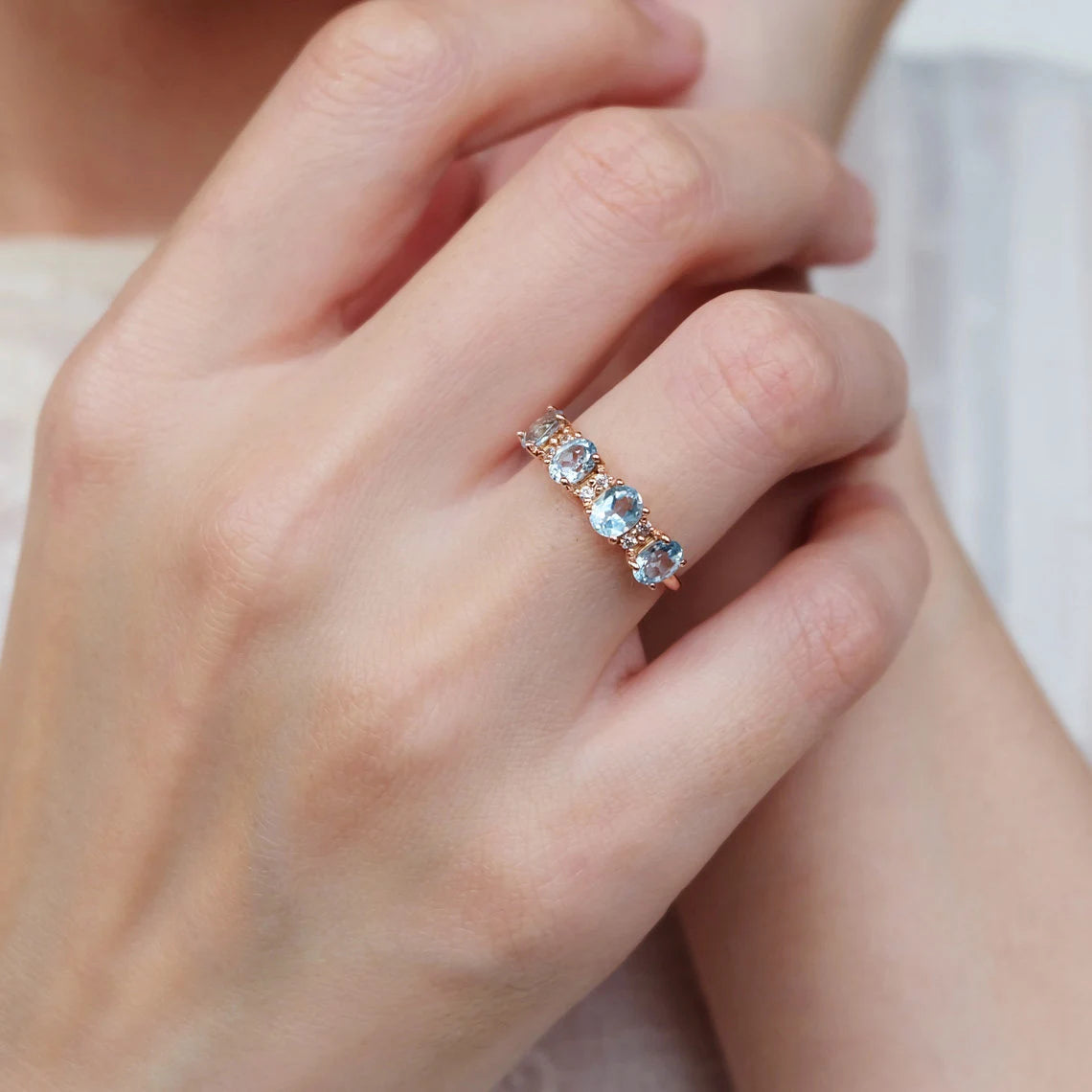 Bague de promesse demi-éternité avec topaze bleue - Bague de mariage en vermeil en or rose 14 carats