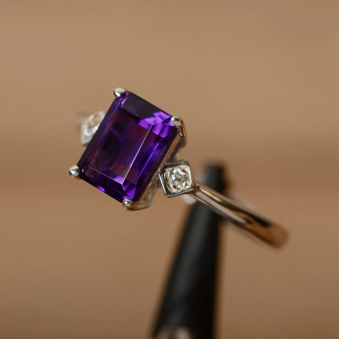 Natürlicher Amethyst-Solitärring im Smaragdschliff – Ring aus 925er Sterlingsilber