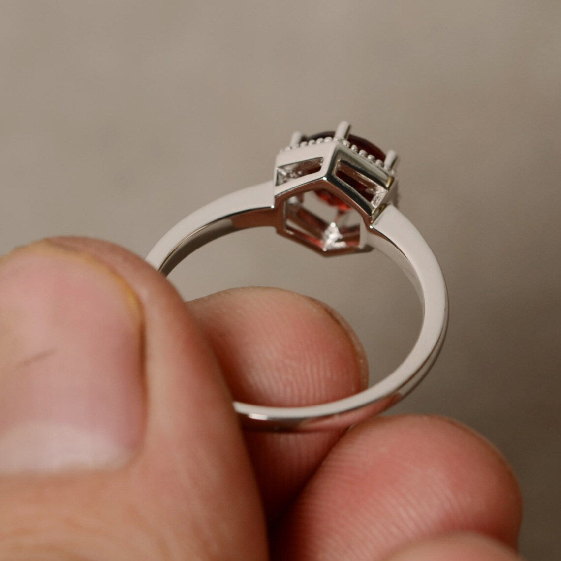 Natürlicher Granat-Solitärring im Rundschliff – 925er-Sterlingsilber – Ring mit sechs Zinken