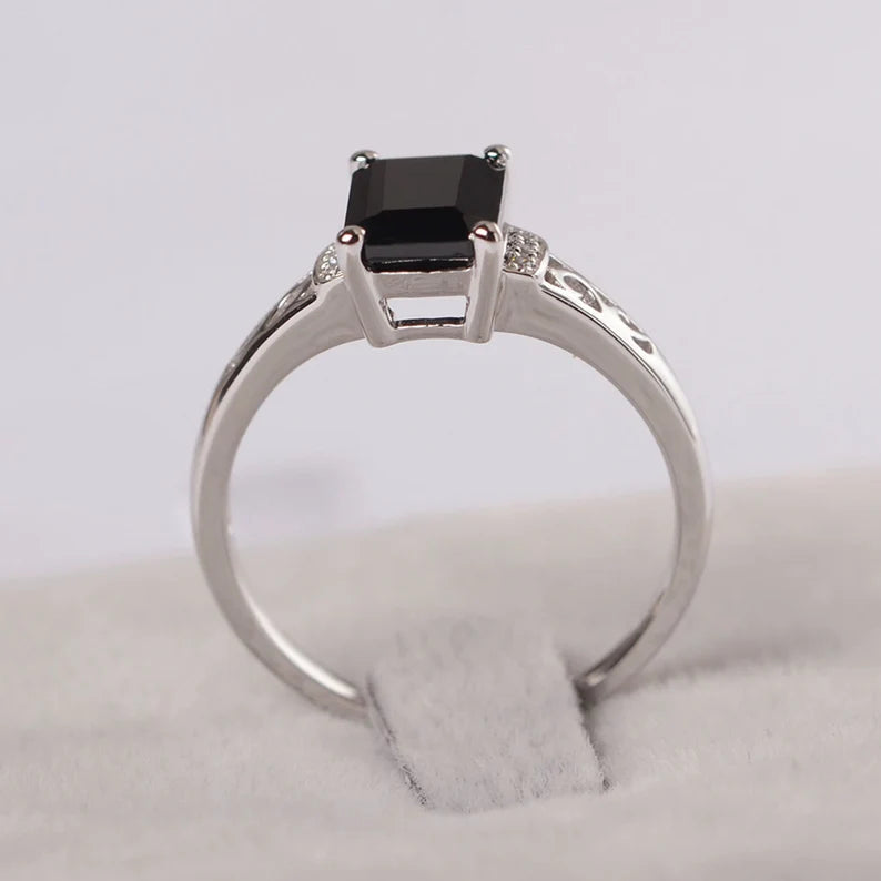 Natürlicher schwarzer Onyx-Verlobungsring im Smaragdschliff – Ring aus 925er Sterlingsilber