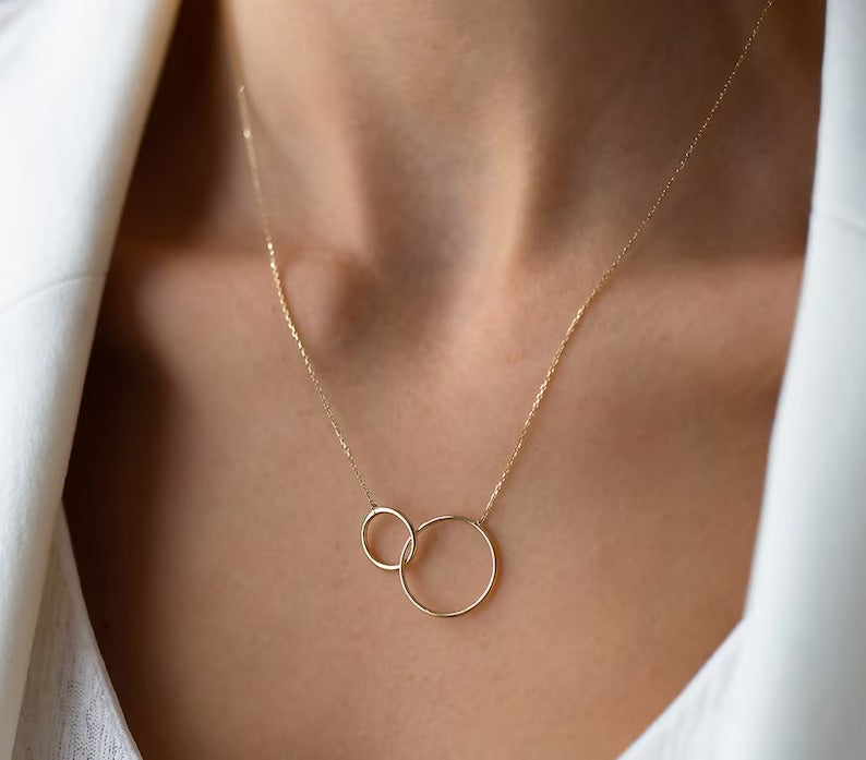 Ineinandergreifende Ring-Halskette aus 14-karätigem Gold-Vermeil – minimalistische Halskette
