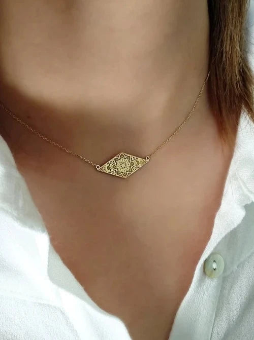 Vintage Engraved Lace Necklace For Women - 14k Gold Vermeil Statement Necklace
